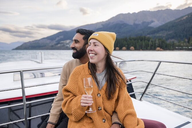 Queenstown: Lake Wakatipu Scenic Cruise (90 Minutes) - Setting out from Queenstown Bay