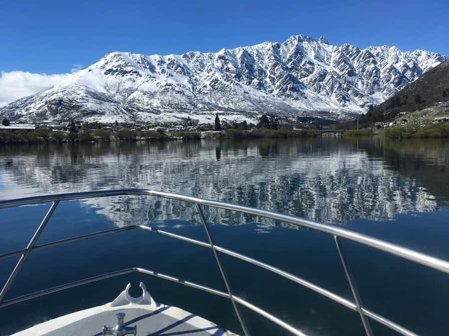 Queenstown: Lake Wakatipu Scenic Cruise - The first view of the Remarkables