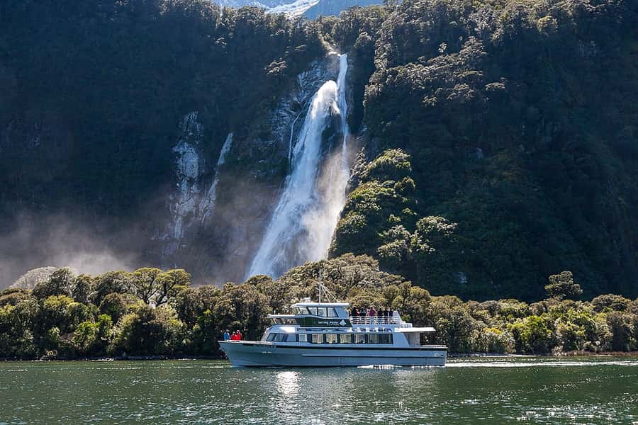 Queenstown: Milford Sound Cruise with Helicopter Transfer - Why flying changes Milford Sound