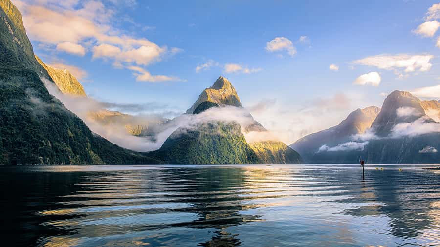 Queenstown: Milford Sound Small-Group Tour w Cruise & Lunch - Te Anau gives you a useful break