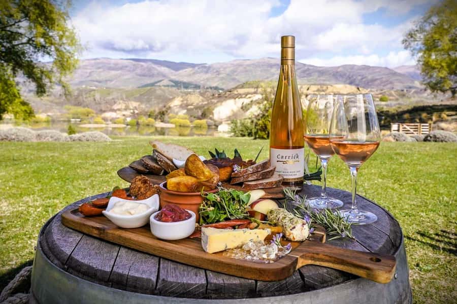 Queenstown: Premium Full-Day Central Otago Wine Tasting Tour - Te Kano Estate and Bannockburn tasting time