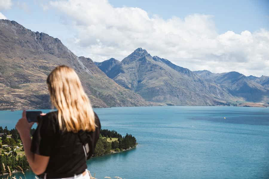Queenstown: Scenic Highlights, Tour with Wine & Lake Cruise - A fast, well-planned look at Queenstown