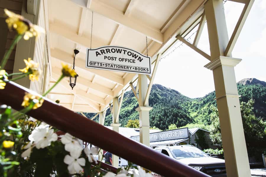 Queenstown: Scenic Highlights, Tour with Wine & Lake Cruise - Finishing on Lake Whakatipu