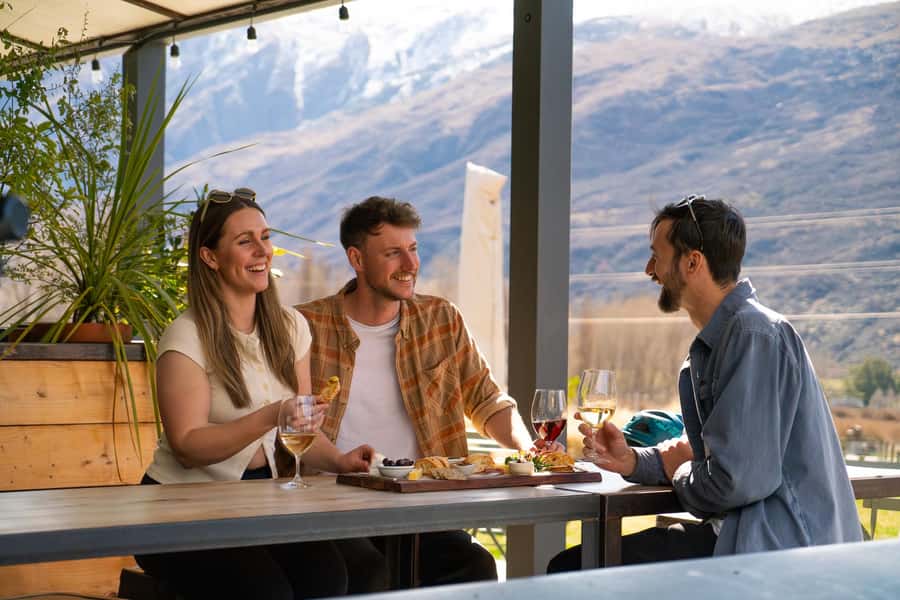 Queenstown: Self-Guided Gibbston Valley Wineries Bike Tour - How to manage the clock and shuttle