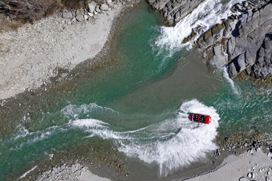 Queenstown: Shotover River Extreme Jet Boat Experience - The 25-minute ride, from speed to spins