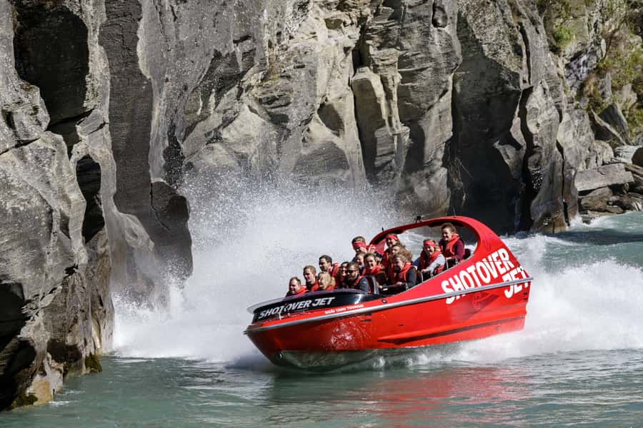 Queenstown: Shotover River Extreme Jet Boat Experience - How wet and cold will you get?
