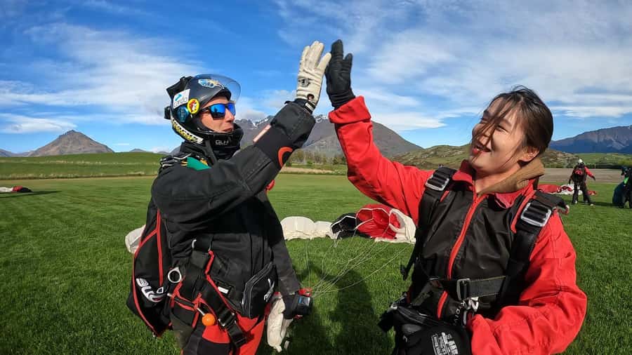 Queenstown: Tandem Skydive Experience - Five quiet minutes under the parachute