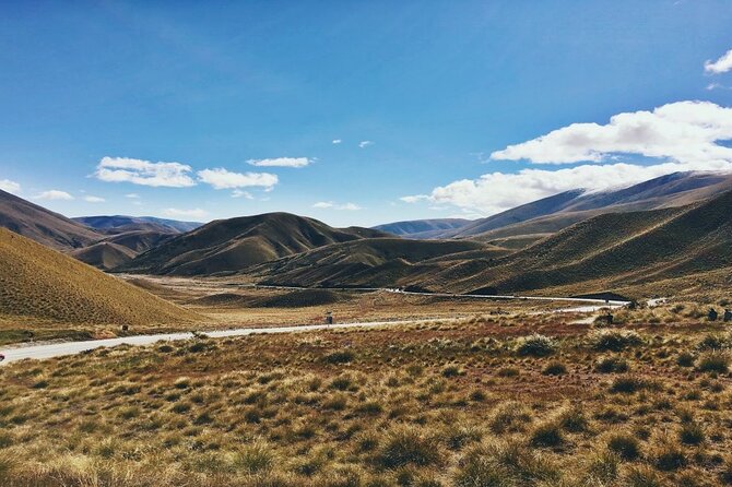 Queenstown to Christchurch One-Way Tour via Mt Cook & Lake Tekapo - Lake Pukaki delivers the first Mount Cook reveal