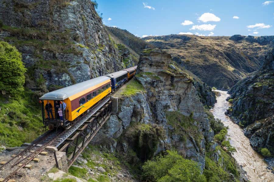 Queenstown to Dunedin Incl Taieri Gorge Train (One-Way) - Lake Dunstan and the river meeting at Cromwell