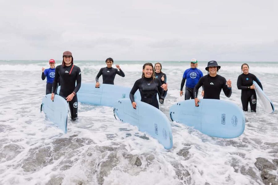Raglan: Private Surf lesson 2:1 - Equipment, comfort, and the practical side