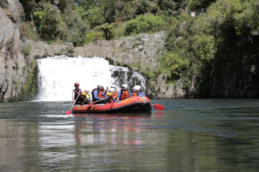 Rangitaiki Rafting Grade 2 - Rolling through a Grade 2 river