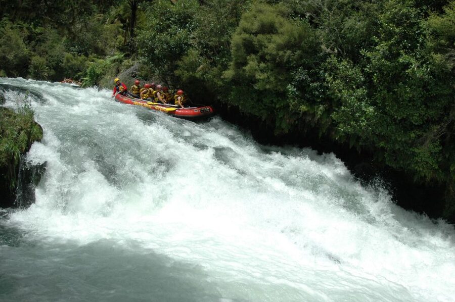 Rangitaiki Rafting Grade 3-4 - River Rats guides and safety approach