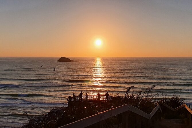 Romantic Auckland Sunset tour with Winery & Thermal pool - Muriwai Beach at the edge of the day