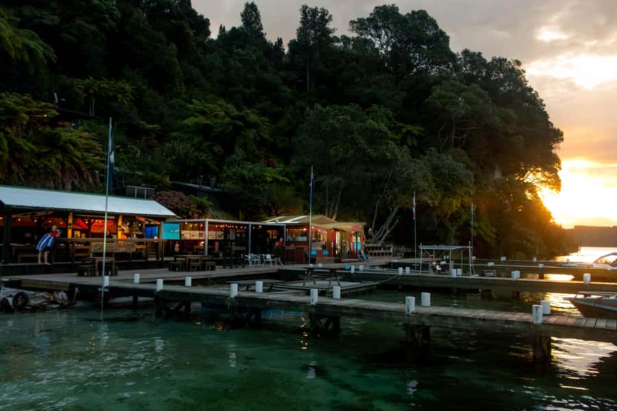 Rotorua: Evening Starlight Gourmet Kayak Tour with dinner - Why Lake Rotoiti works so well after sunset