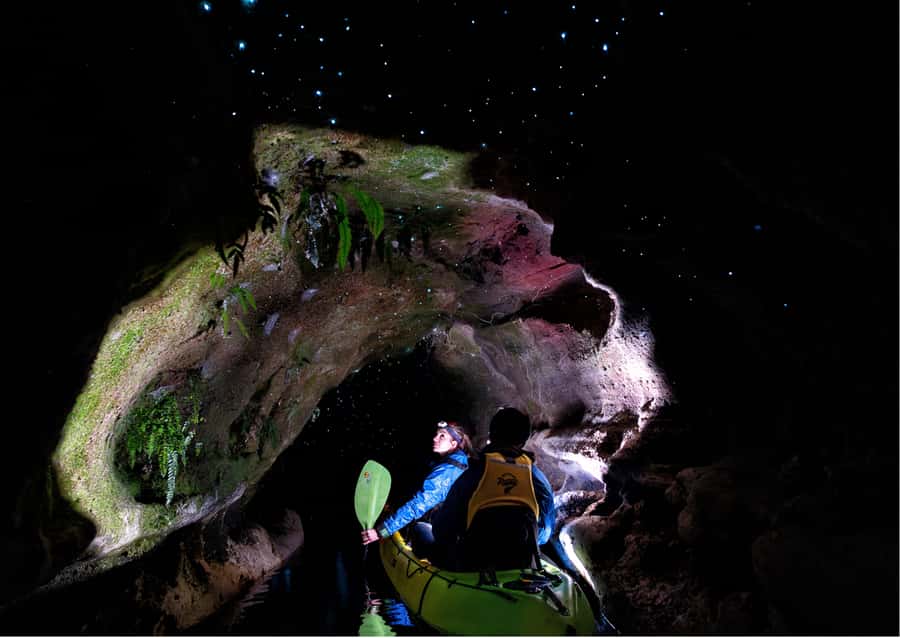 Rotorua: Glow Worm Kayak Tour - Entering the caves after sunset