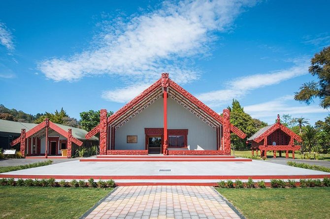 Rotorua Highlights Tour inc. Te Puia Tour, Lunch & Cultural Show - Hangi lunch: useful fuel with real cultural context