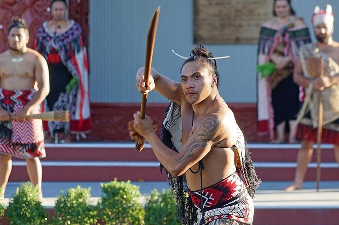 Rotorua Highlights Tour inc. Te Puia Tour, Lunch & Cultural Show - Te Puia: geothermal power and Māori craft