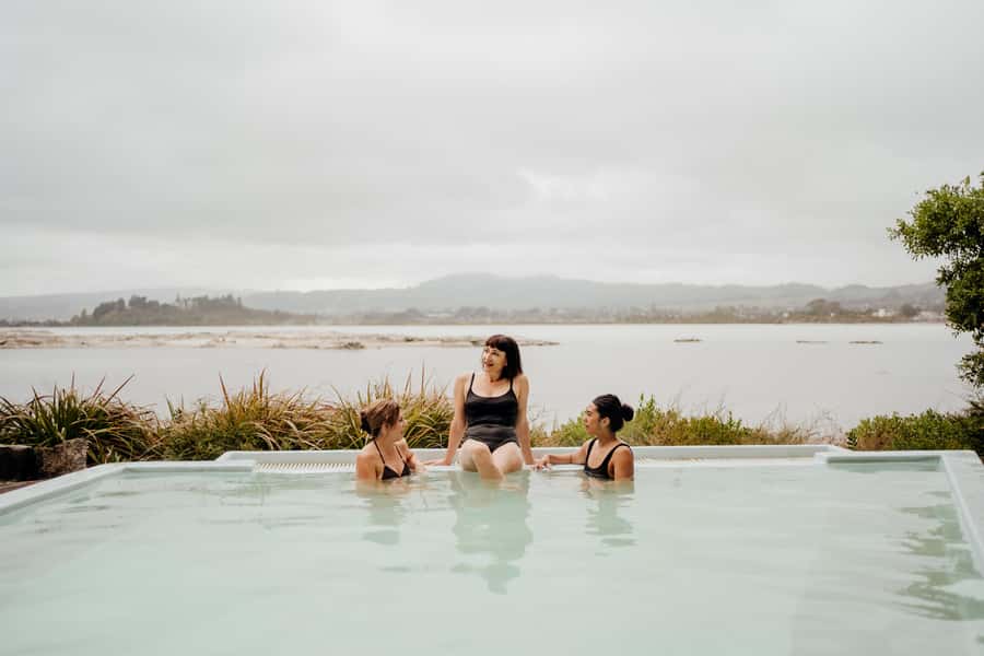 Rotorua Lake: Deluxe Lake Spa Geothermal Hot Spring Bathing - Five pools with five different ways to relax