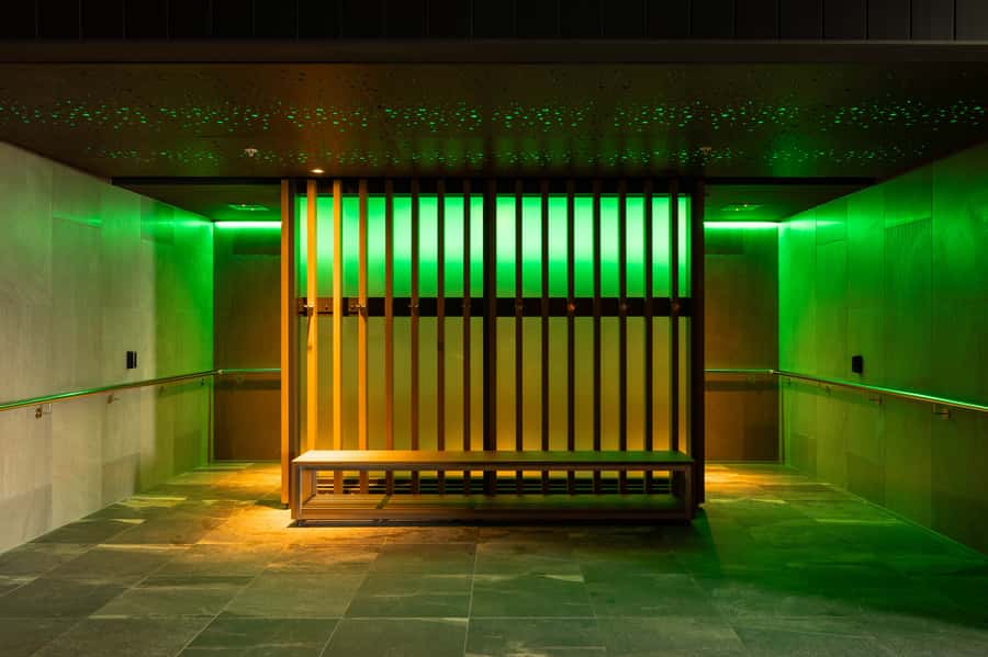 Rotorua: Lakefront Hot Springs & Spa - Luxury Māori Wellness - Waterfall showers and the Fire and Ice rooms