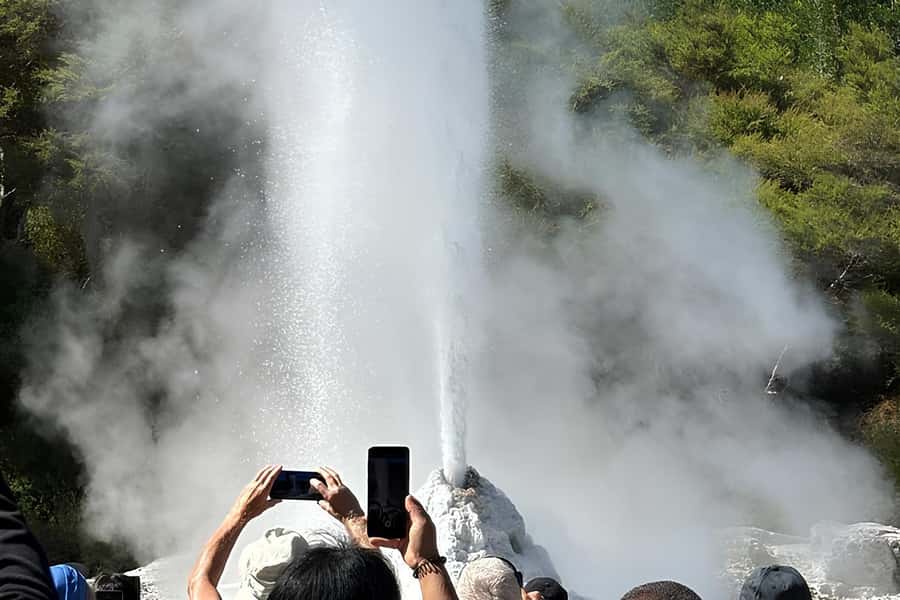 Rotorua & Taupo DayTour Waiotapu & Huka Falls from Auckland - Key points at a glance