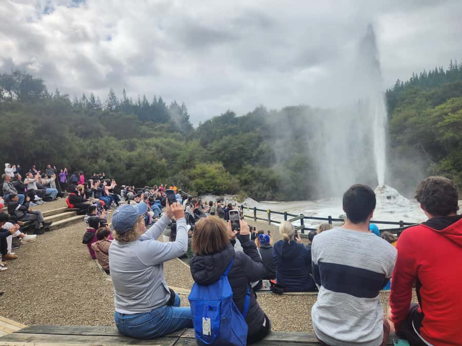 Rotorua & Taupo DayTour Waiotapu & Huka Falls from Auckland - Wai-O-Tapu: geothermal color and short walking time