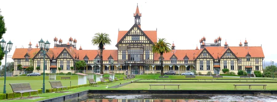Rotorua: Te Puia Maori Village and Rejuvenation Tour - Polynesian Spa and the Deluxe Lake Spa pools