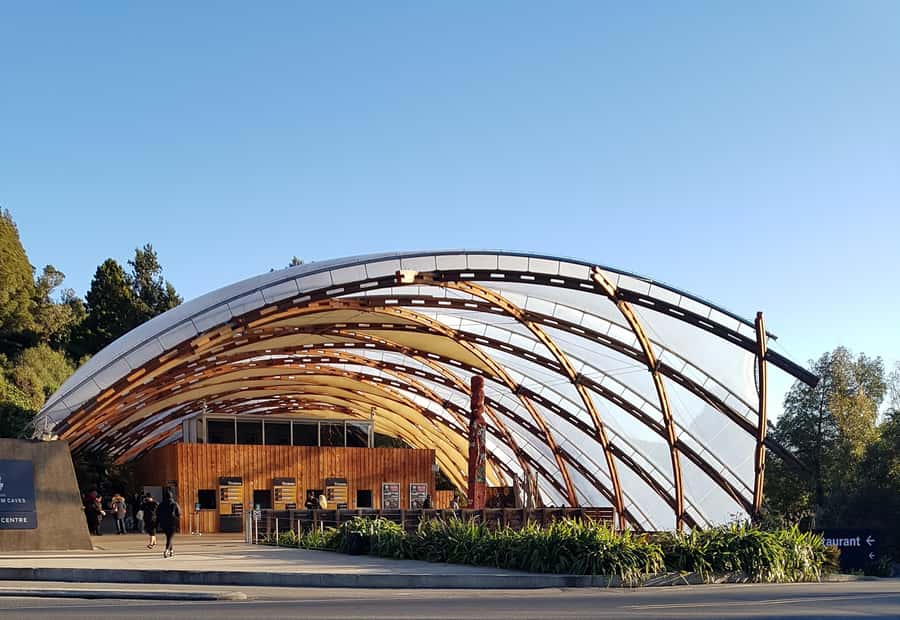 Rotorua to Auckland - Afternoon Transfer with Waitomo Caves - Key points at a glance