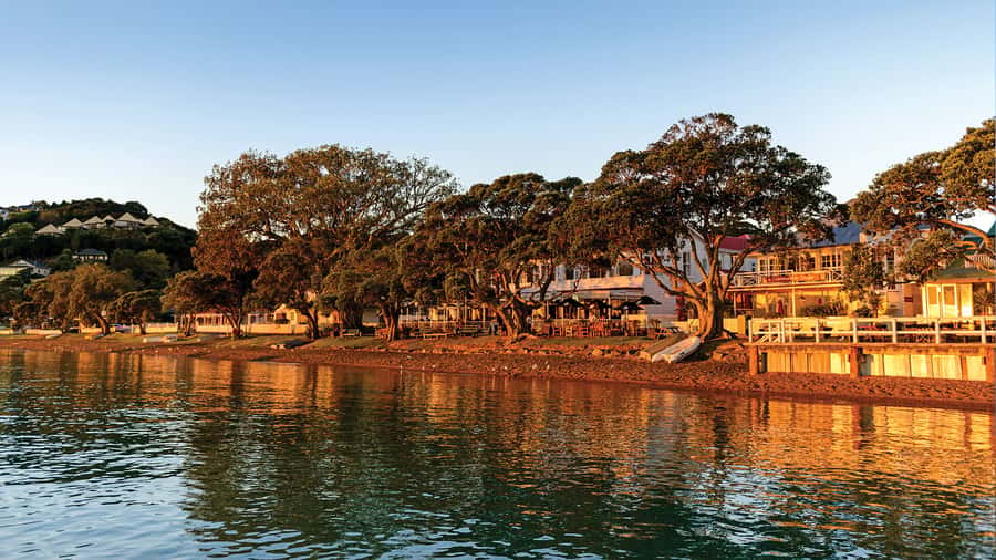 Russell: 1-Hour Sightseeing Tour by Coach & Long Beach - Why Russell needs more than a waterfront stroll