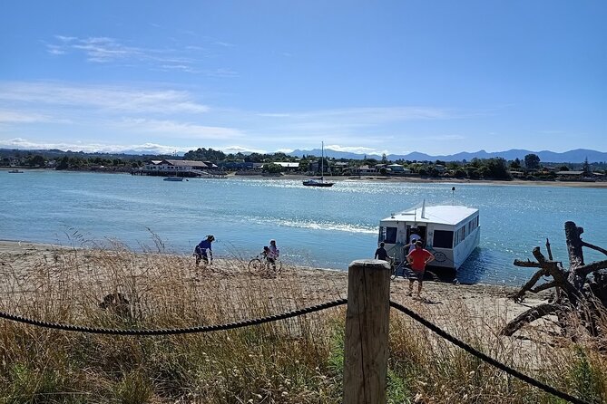 Self-guided E-bike cycle tour with private wine tasting - Seifried Estate Cellar Door and the wine tasting