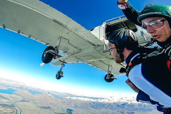 Skydive Mt. Cook - 70+ Seconds of Freefall from 16,500ft - The crew can shape the whole jump