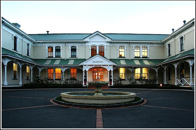Small group - Napier Premium Wineries+ Beer tour -5.0 - 5.5 hours - Snacks make the price easier to judge