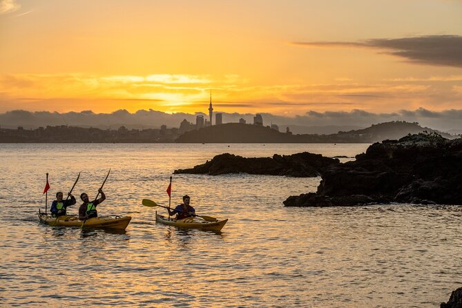 Sunset kayak tour to Rangitoto Island - Crossing the Waitemata Harbour by kayak