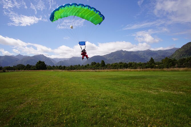 Tandem Skydive 16,500ft from Franz Josef - What the flight and free fall feel like