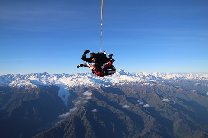 Tandem Skydive 16,500ft from Franz Josef - Preparing for your first tandem jump