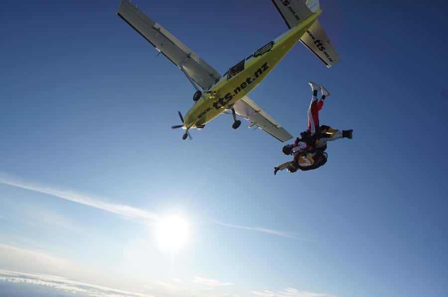 Tandem Skydive Experience in Taupo - From a yellow Hummer to the Taupō Airport hangar