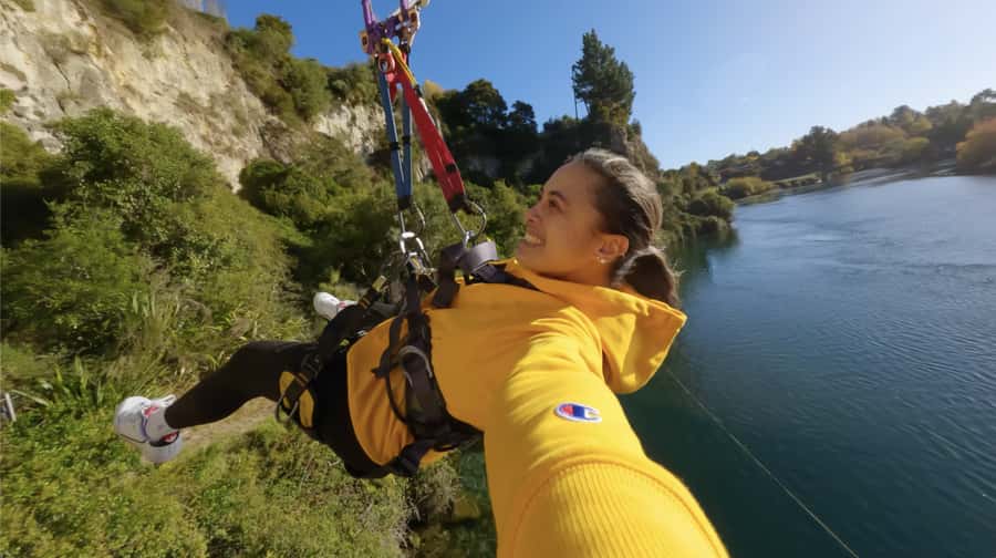 Taupō: Bungy Jump and Swing Combo - Staff support and nerves