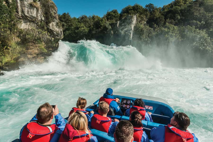 Taupō: Huka Falls 30-Minute Jet Boat Experience - The guide can make or break the 30 minutes