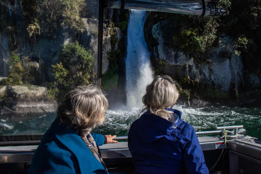 Taupo: Lake Taupo Western Bays Catamaran Tour with Bush Walk - Why the Western Bays are worth seeing from the water