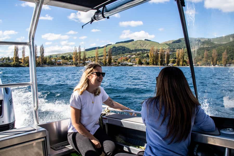Taupo: Lake Taupo Western Bays Catamaran Tour with Bush Walk - What the small group changes