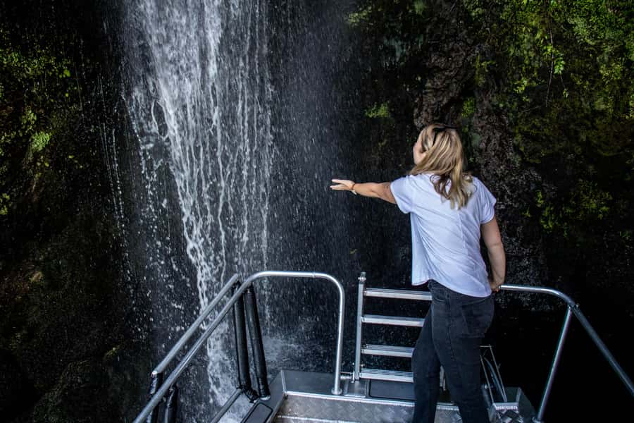 Taupo: Lake Taupo Western Bays Catamaran Tour with Bush Walk - What to wear and carry