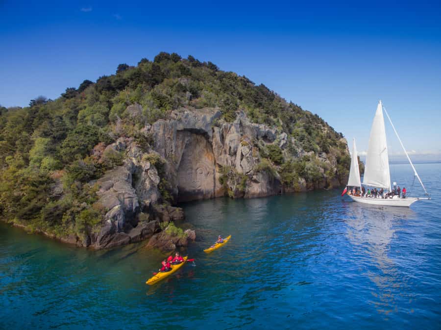 Taupo: Maori Rock Carvings Kayaking Tour - Why this Lake Taupo paddle is more than a standard boat trip