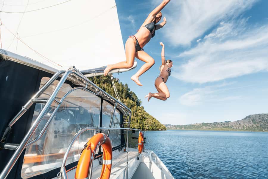 Taupo: Māori Rock Carvings Lake Taupo Catamaran Tour - What the $36 price really covers