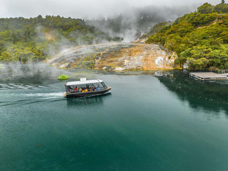 Taupo: Orakei Korako Geothermal Park and Cave Entry Ticket - Walking the 2.5-Kilometer Thermal Route