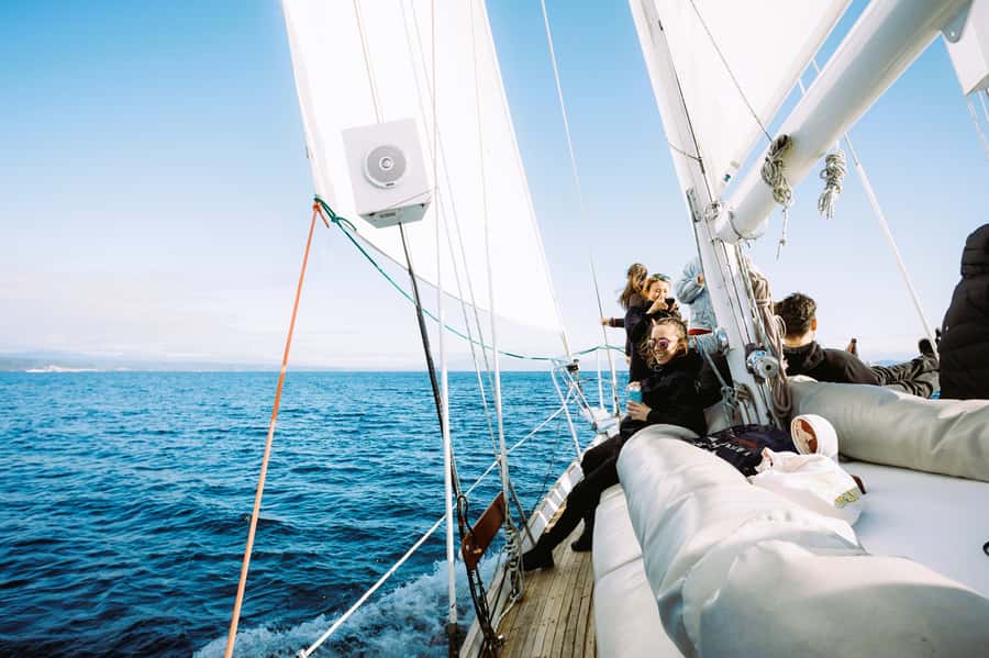 Taupō: Sail Barbary Eco Sailing to the Maori Rock Carvings - Evening sailing, drinks, and changing light