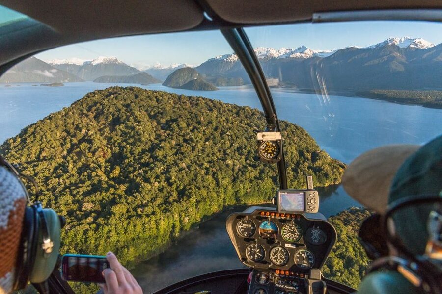 Te Anau: 30-Minute Fiordland National Park Scenic Flight - The Hidden Lakes and alpine tarns