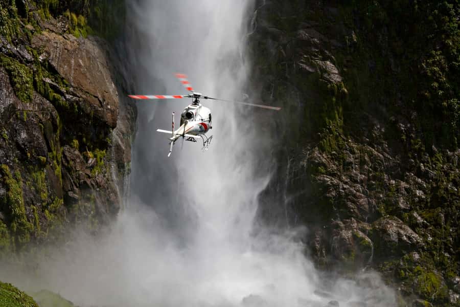Te Anau: 30-Minute Fiordland National Park Scenic Flight - Taking off above the Te Anau basin