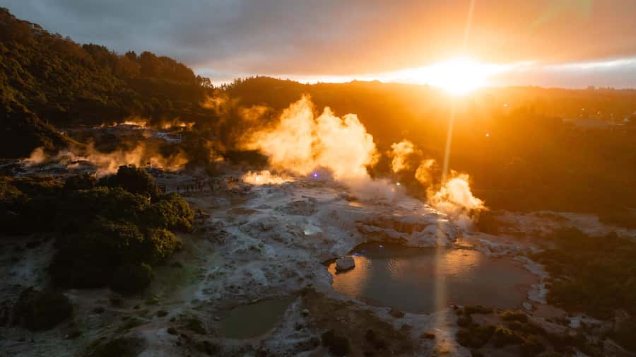 Te Puia: Te Pō Combo: Te Rā, Dinner, and Haka Performance - The guided walk through Te Puia’s geothermal valley
