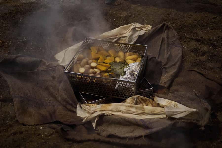 Te Puia: Te Pō Evening Hāngī Buffet and Cultural Experience - The hāngī buffet at 5.30pm