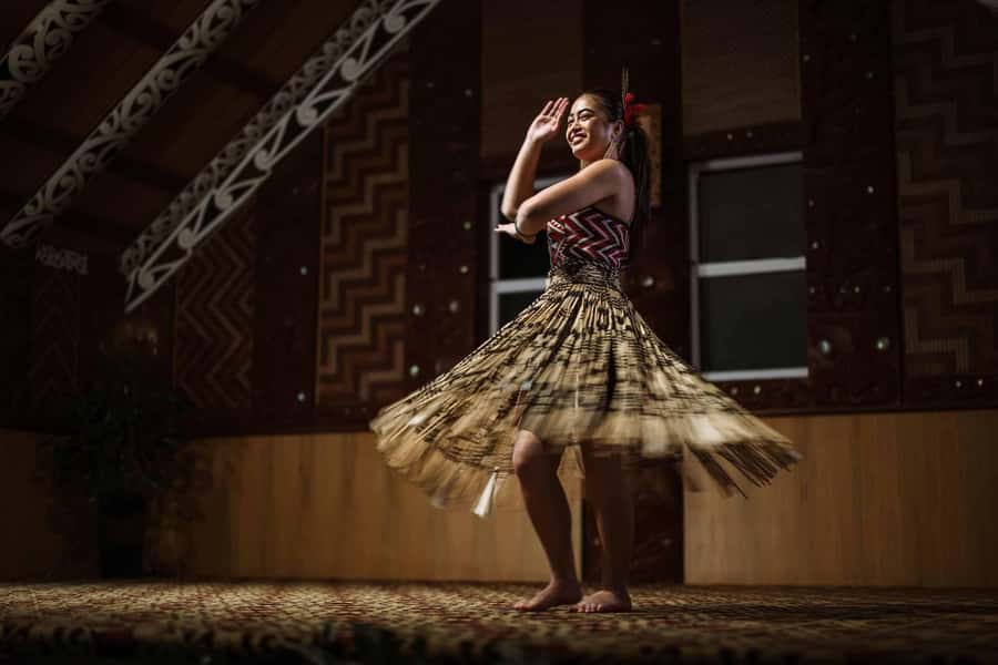 Te Puia: Te Pō Evening Hāngī Buffet and Cultural Experience - The pōhiri and performance in Te Aronui a Rua