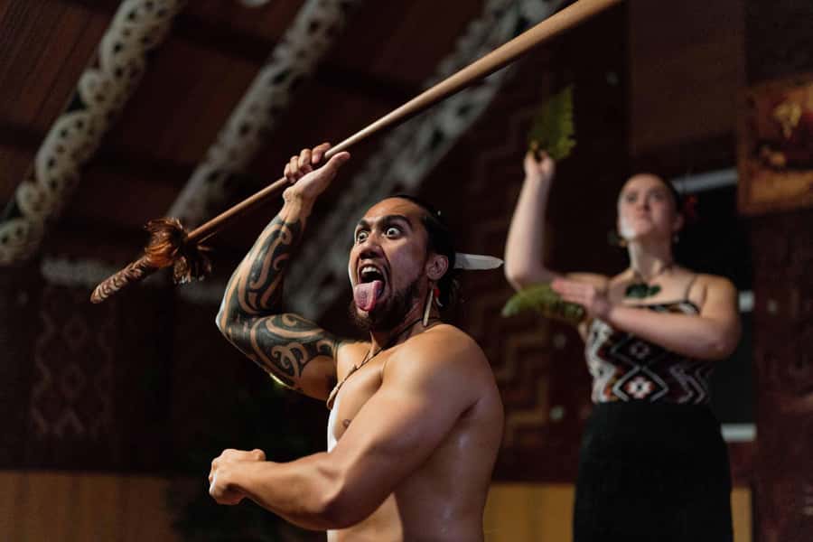 Te Puia: Te Pō Evening Hāngī Buffet and Cultural Experience - Riding to Pōhutu Geyser after sunset